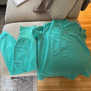 Figs green maternity jogger set size small